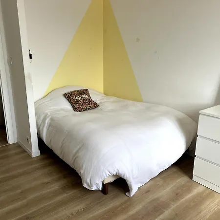 Large Duplex, Heart Of Village Apartment